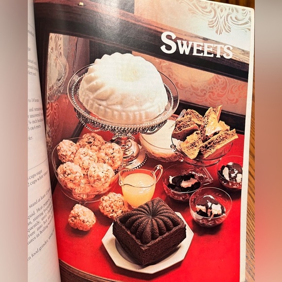 Vintage 1977 Betty Crocker Cooking American Style Cookbook - Picture 9 of 9